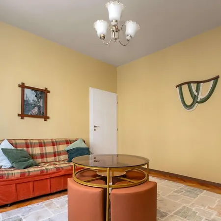 Lägenhet Spacious 2bd In The Heart Of By Flаt Mаnаgеr