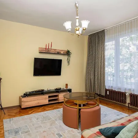 Lägenhet Spacious 2bd In The Heart Of By Flаt Mаnаgеr *