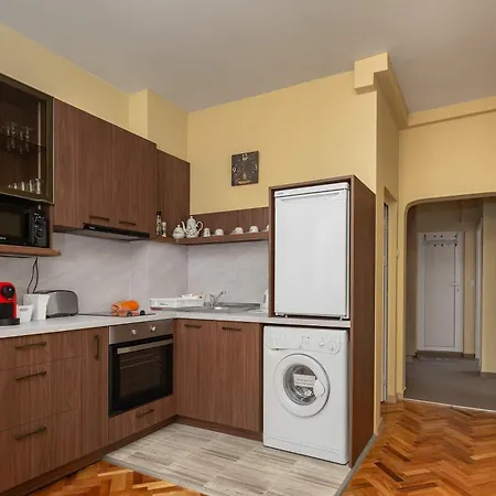 Lägenhet Spacious 2bd In The Heart Of By Flаt Mаnаgеr