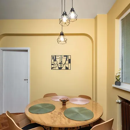 Lägenhet Spacious 2bd In The Heart Of By Flаt Mаnаgеr *