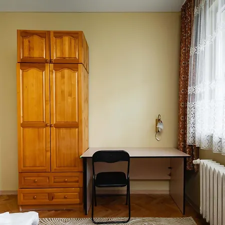 Spacious 2bd In The Heart Of By Flаt Mаnаgеr Lägenhet