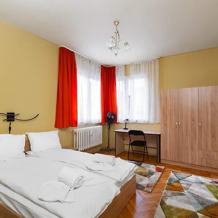 Lägenhet Spacious 2bd In The Heart Of By Flаt Mаnаgеr Sofia