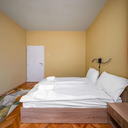 Spacious 2bd In The Heart Of By Flаt Mаnаgеr *