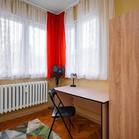 Spacious 2bd In The Heart Of By Flаt Mаnаgеr Lägenhet *